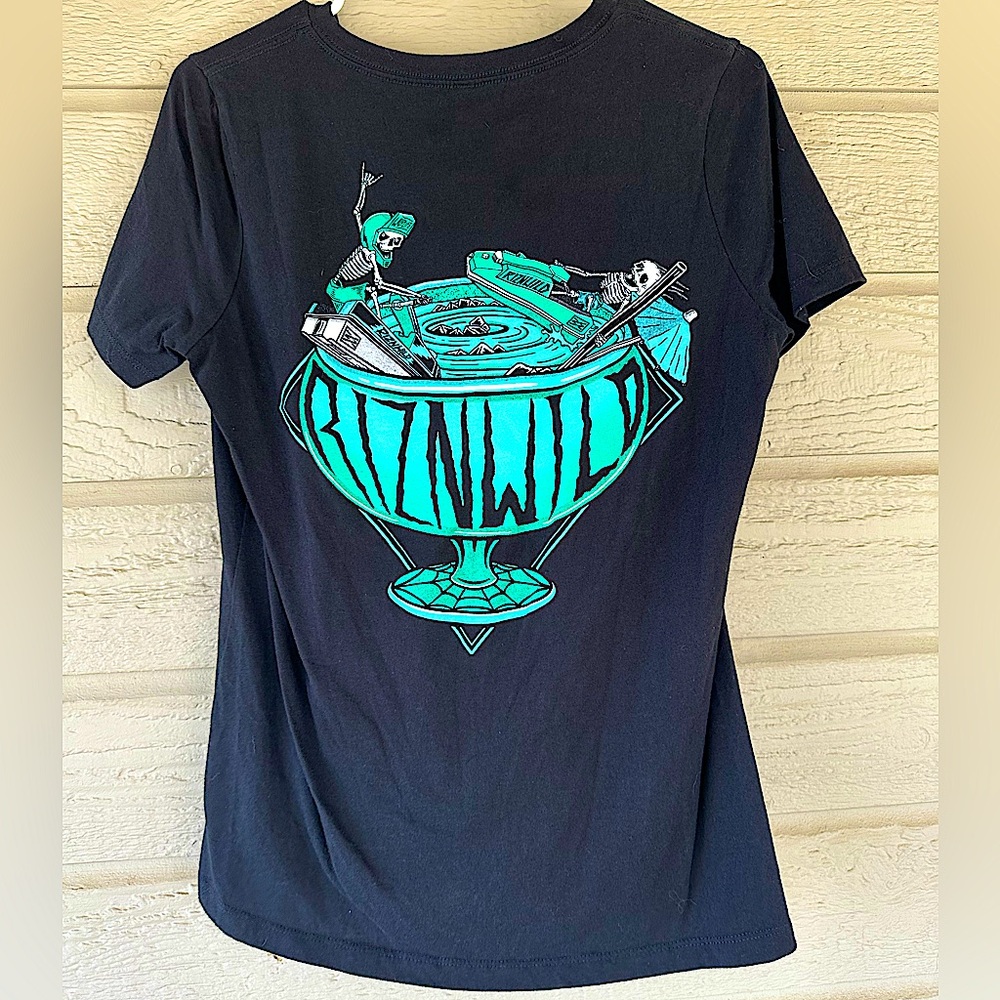 Riznwild brand size M . Never worn, bought them to support a friends shop